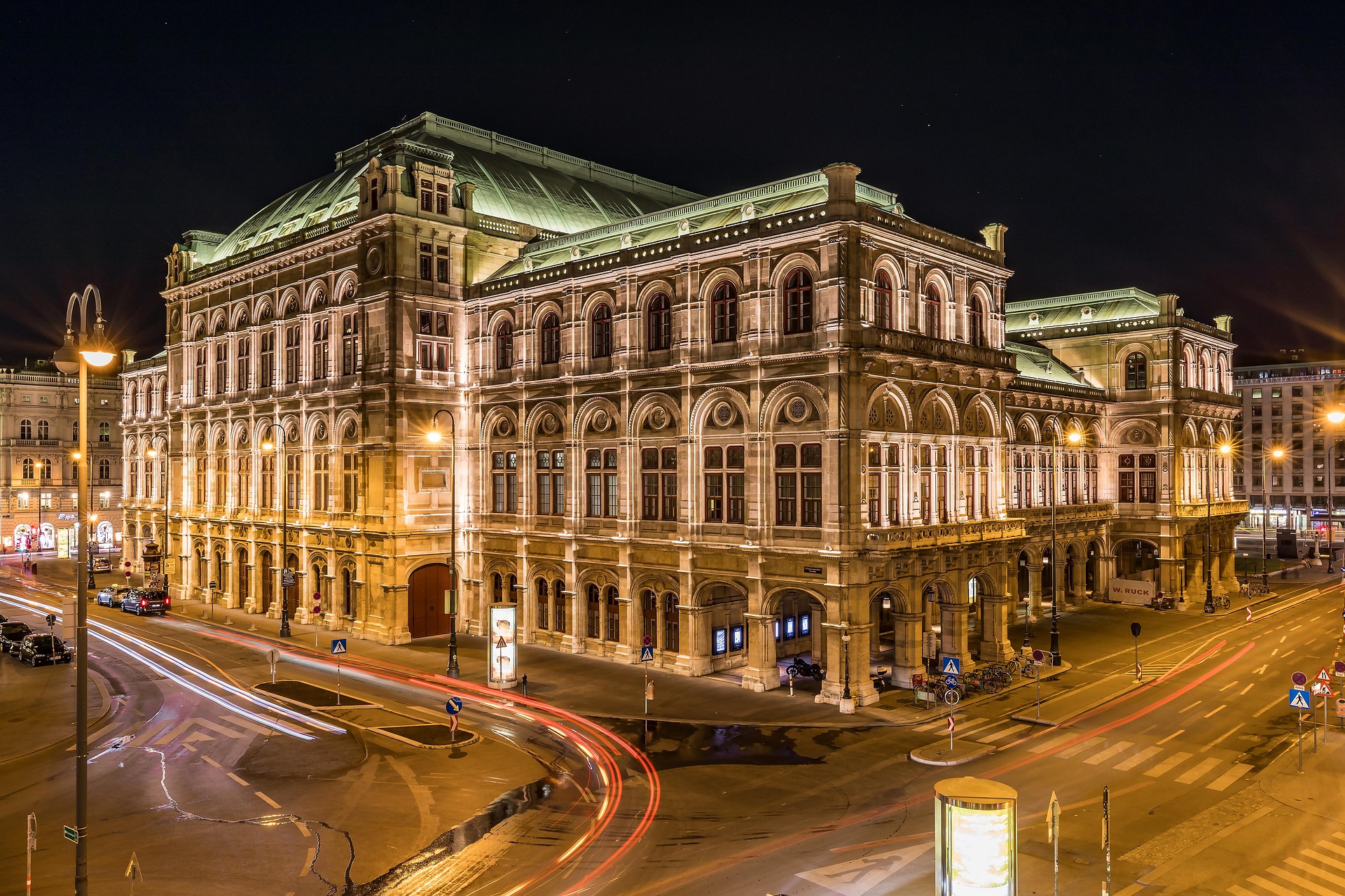 Wien Staatsoper bei Nacht